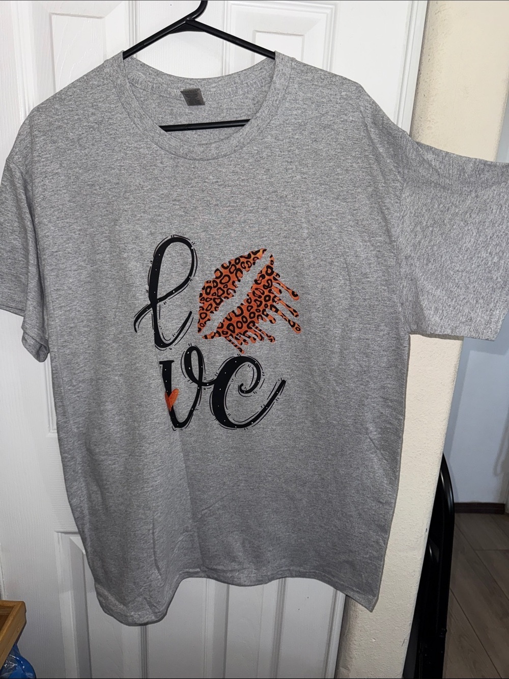 Gildan Gray Short Sleeve Tee with Love Lips Script - Picture 4 of 9